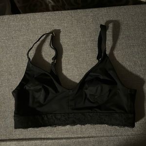 Soma Embraceable Wireless Unlined Lace Trim Bra